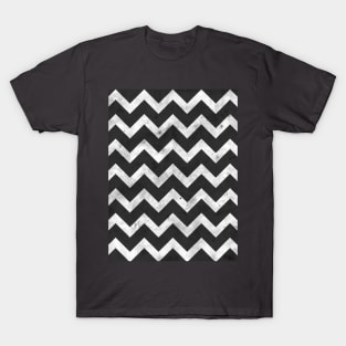 Simple black white chevron pattern lines retro vintage distressed T-Shirt